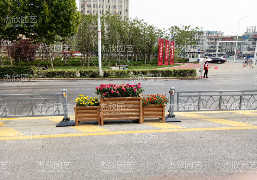為什么大家都選擇護欄花箱？