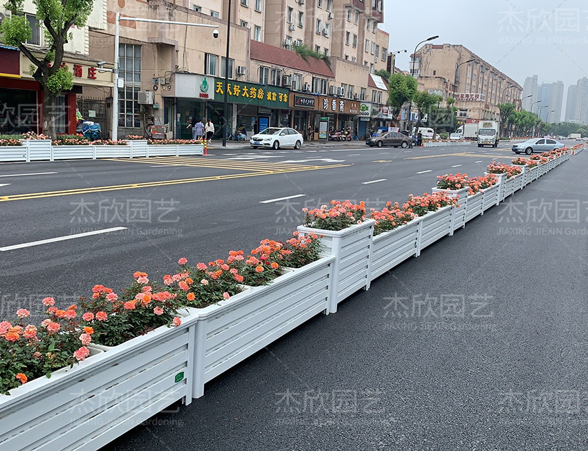 隔離花箱在城市道路中的優(yōu)勢(shì)？