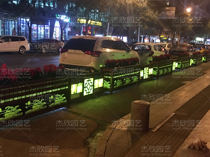 這款道路花箱，不僅美觀還能亮化