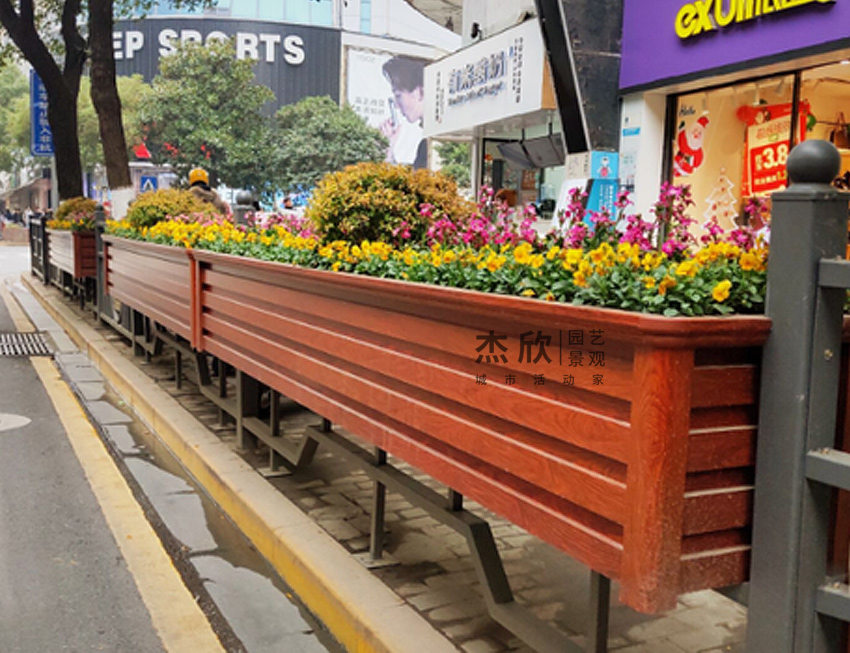 杰欣園藝助力南昌城市地標(biāo)中山路沿線(xiàn)花箱改造工程