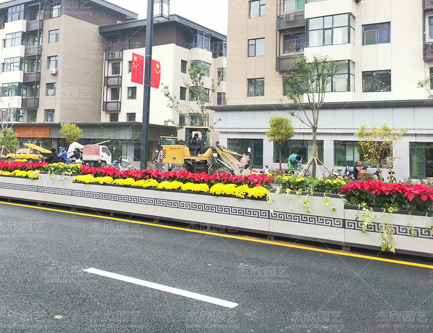 杰欣園藝道路景觀(guān)花箱亮相太原解放路