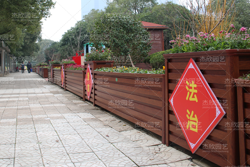 仿木花箱有哪些地方優(yōu)于木質(zhì)花箱？