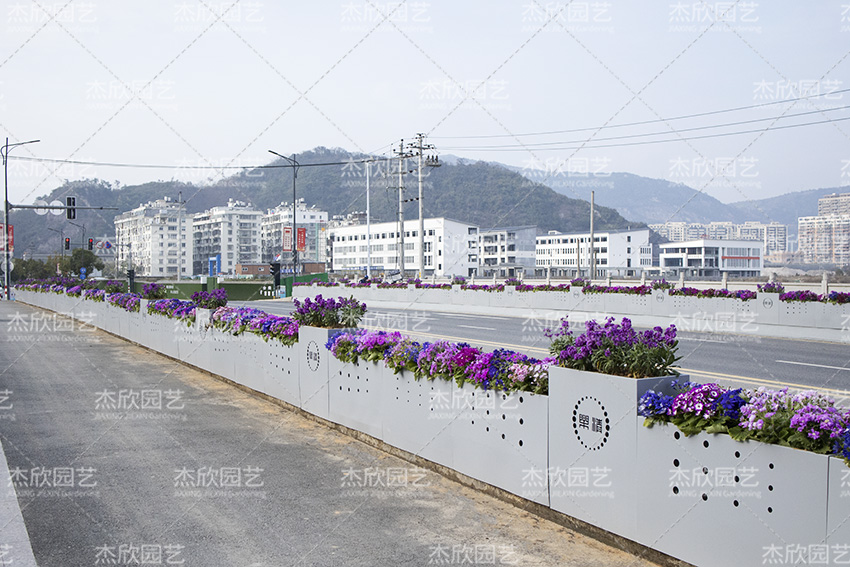 道路花箱護欄廠家靠譜嗎？