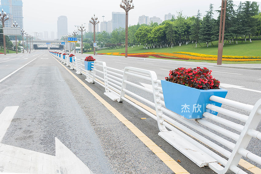 為什么花箱式隔離帶在市政大量使用？