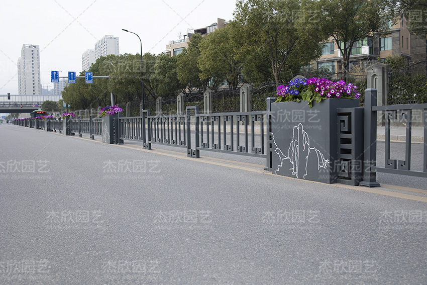景觀道路花箱和傳統(tǒng)道路花箱有何不同？